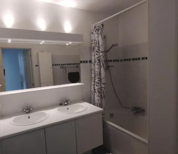 Met Zeezicht, Zwembad & Garage Apartment *