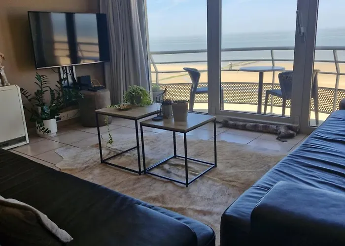 Apartment Met Zeezicht, Zwembad & Garage *