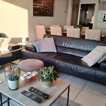 Met Zeezicht, Zwembad & Garage Lejlighed *