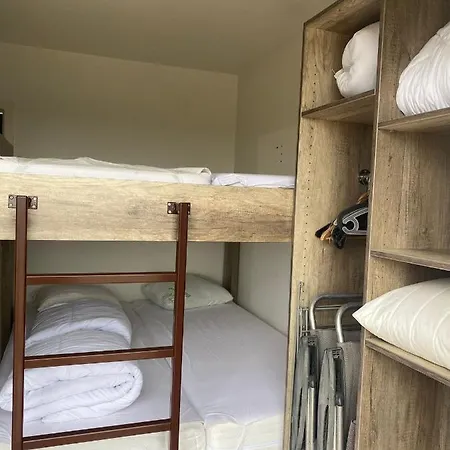 Met Zeezicht, Zwembad & Garage Apartment