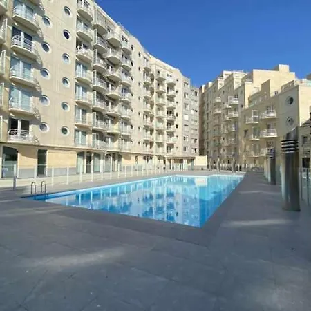 Appartement Met Zeezicht, Zwembad & Garage Ostende