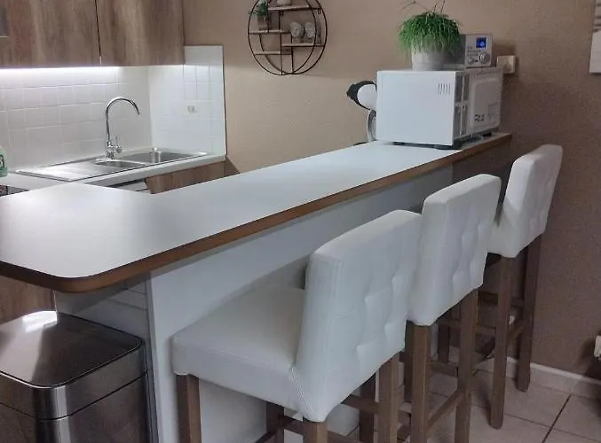 Met Zeezicht, Zwembad & Garage Apartamento *