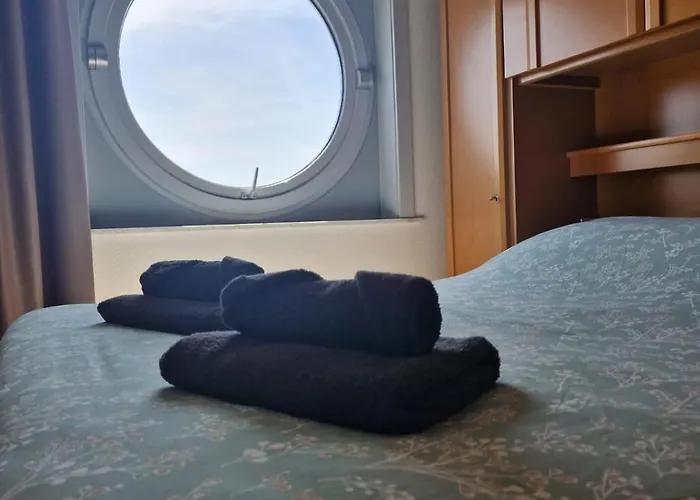 Met Zeezicht, Zwembad & Garage *